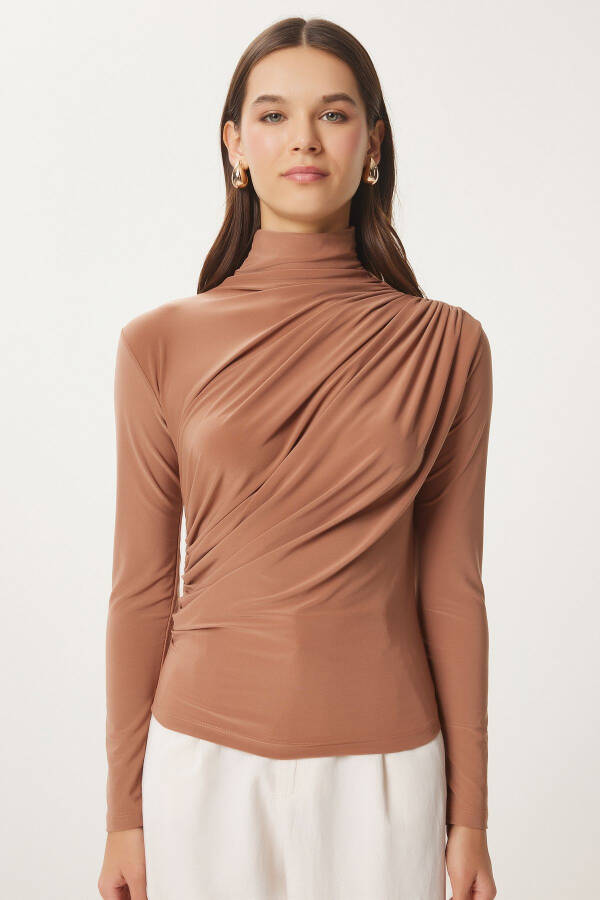 Kadın Bisküvi Büzgü Detaylı Dik Yaka Sandy Bluz FF00135-Bisküvi - 5