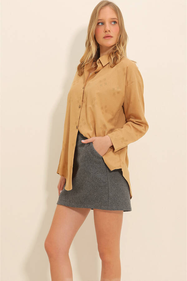 Kadın Bisküvi Motifli Oversize Keten Gömlek ALC-X11288-BİSKÜVİ - 4