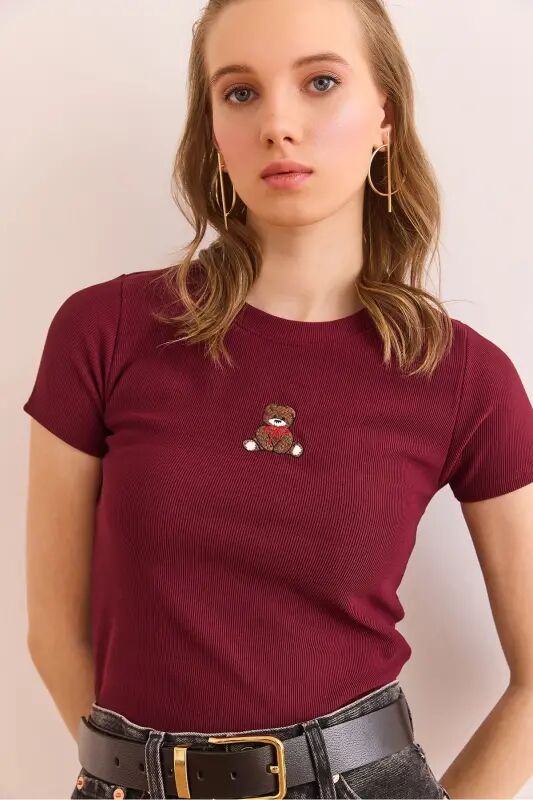 Kadın Bordo Ayıcık Nakışlı Crop İnce Fitilli Bluz BLZ-19002902 - Bordo - Olalook