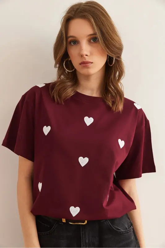 Kadın Bordo Kalp Nakışlı Pamuk Regular Fit Tişört TSH-19000864-Bordo - 4