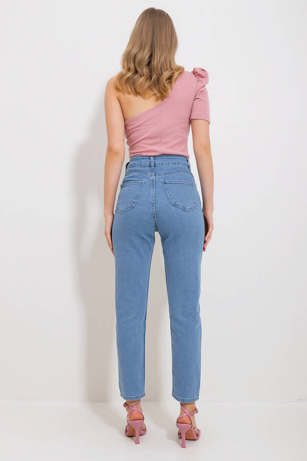 Kadın Buz Mavi Beş Cepli Likralı Mom Jeans Alc-X11755 - 4