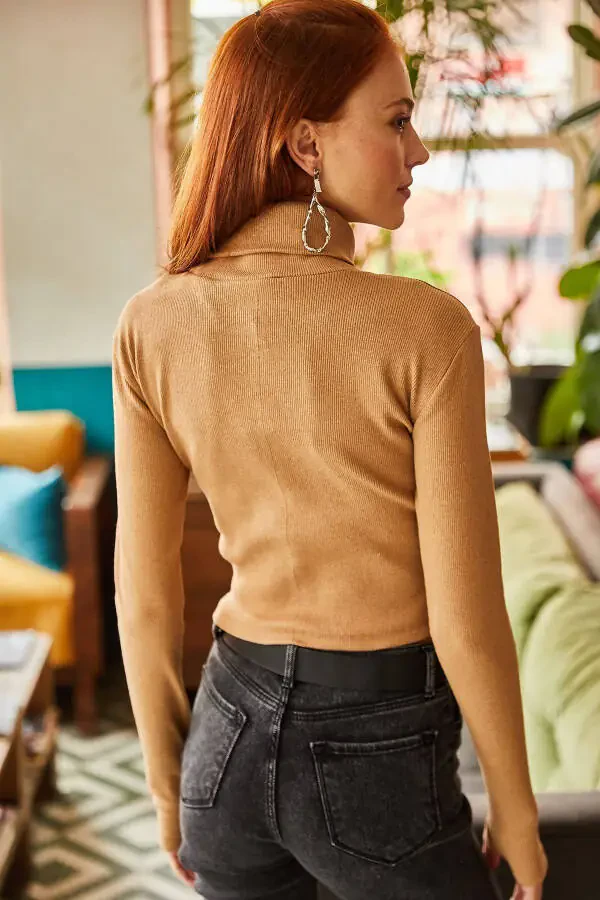 Kadın Camel Balıkçı Yaka Parmak Detaylı Likralı Crop Bluz BLZ-19001644-Camel - 4