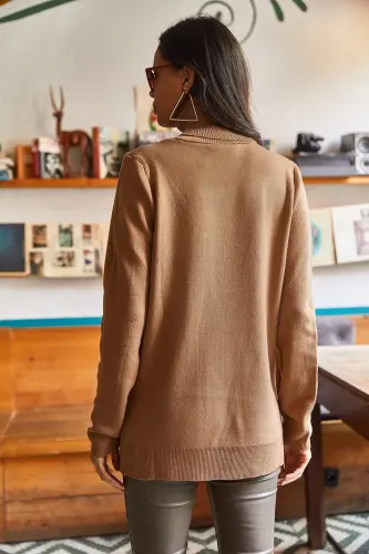 Kadın Camel Balıkçı Yaka Yanı Yırtmaçlı Yumuşak Dokulu Triko Kazak KZK-19000566 - Camel - 5