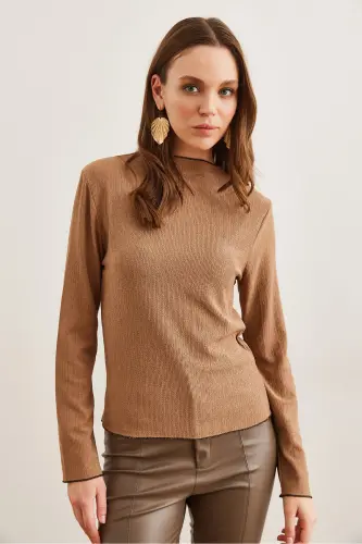 Kadın Camel Dik Yaka Bebe Overlok Detaylı Örme BluzBLZ-19002783 - Camel - 2