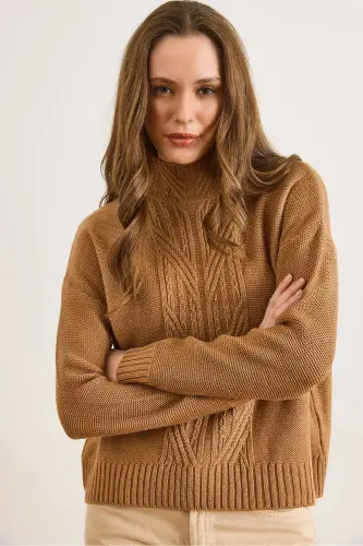 Kadın Camel Dik Yaka Ortası Saç Örgülü Triko Kazak KZK-19000912-Camel 