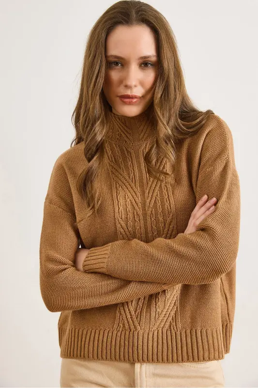 Kadın Camel Dik Yaka Ortası Saç Örgülü Triko Kazak KZK-19000912-Camel - OLALOOK