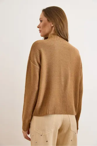 Kadın Camel Dik Yaka Ortası Saç Örgülü Triko Kazak KZK-19000912-Camel - OLALOOK (1)