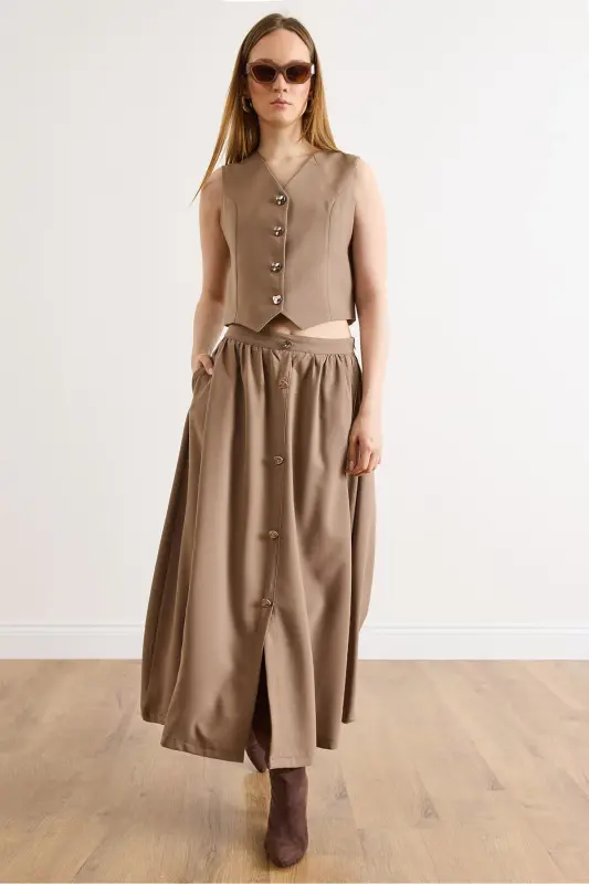 Kadın Camel Üst Astarlı Yelek Alt Düğmeli Kloş Etek Takım TKM-19000376 - Camel - OLALOOK