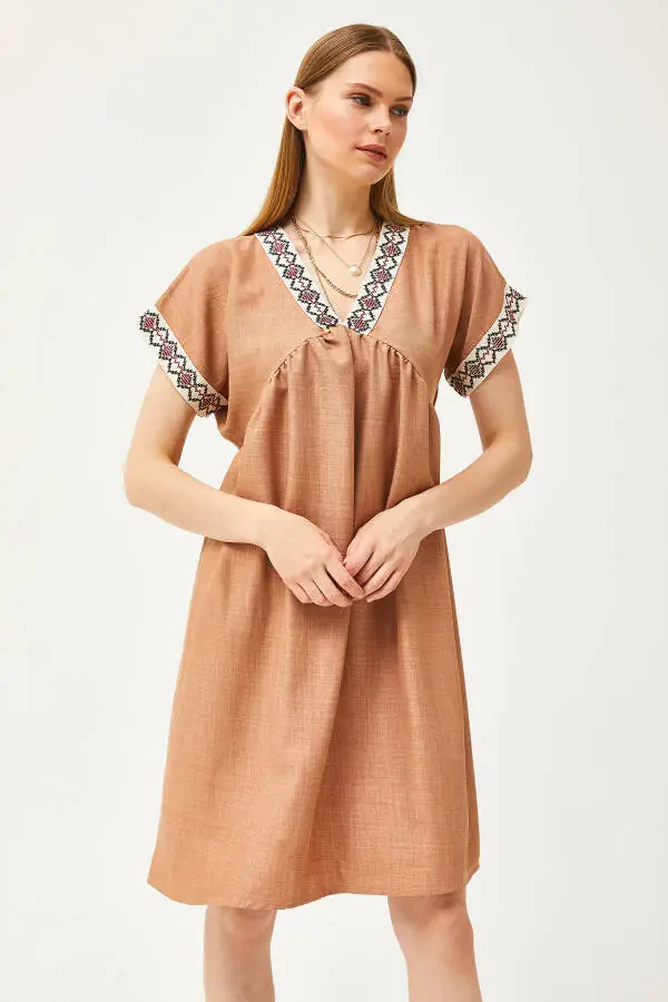 Kadın Camel Yaka Dantelli Keten İçerikli Elbise ELB-19002077-Camel - 4
