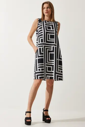 Kadın Canlı Beyaz Siyah Desenli Yazlık Çan Elbise BV00053 - Canlı Beyaz Siyah - 3
