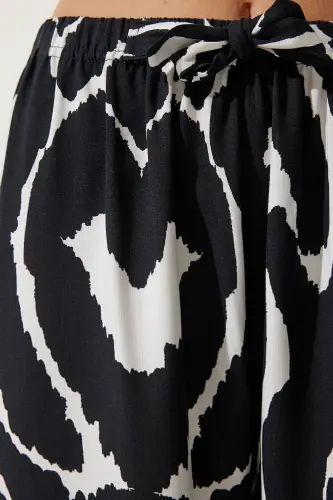 Kadın Canlı Siyah Beyaz Desenli Dökümlü Viskon Palazzo Pantolon EN00606-Canlı Siyah Beyaz - 6