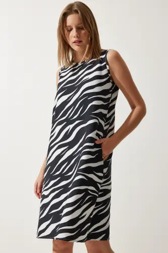 Kadın Canlı Siyah Beyaz Desenli Yazlık Çan Elbise BV00053-Canlı Siyah Beyaz - 2