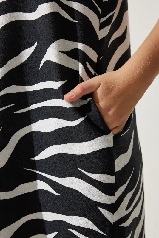 Kadın Canlı Siyah Beyaz Desenli Yazlık Çan Elbise BV00053-Canlı Siyah Beyaz - 5