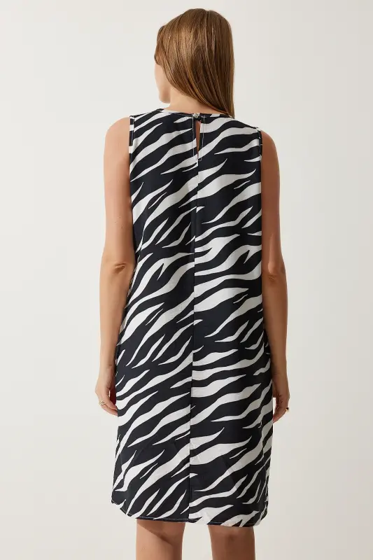 Kadın Canlı Siyah Beyaz Desenli Yazlık Çan Elbise BV00053-Canlı Siyah Beyaz - 6