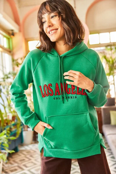 Kadın Çimen Yeşili Kapüşonlu Punch Aplikeli İçi Polarlı Oversize Sweatshirt SWT-19000582-Çimen Yeşili - 3