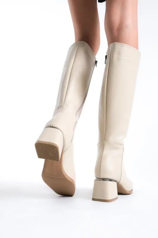 Kadın Diz Altı Kırışık Krem Topuklu Parlak Detaylı Fermuarlı Deri Görünümlü Uzun Çizme-Kırışık Rugan Krem - 7