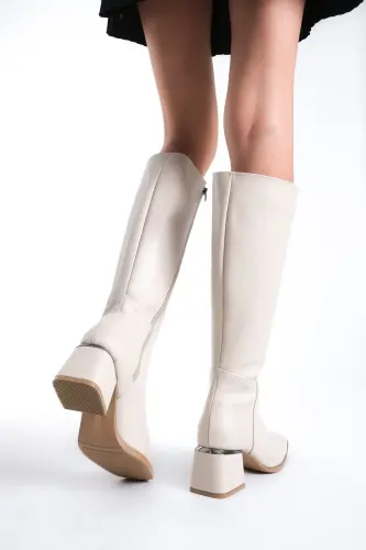 Kadın Diz Altı Krem Topuklu Parlak Detaylı Fermuarlı Deri Görünümlü Uzun Çizme-Krem - 7