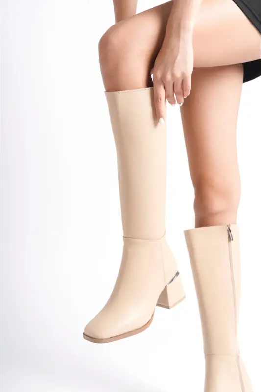 Kadın Diz Altı Nut Topuklu Parlak Detaylı Fermuarlı Deri Görünümlü Uzun Çizme-Nut - 5