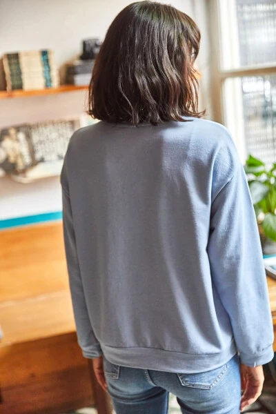 Kadın Düz İndigo Basic Yumuşak Dokulu Salaş Sweatshirt SWT-19000457-Düz İndigo - 4