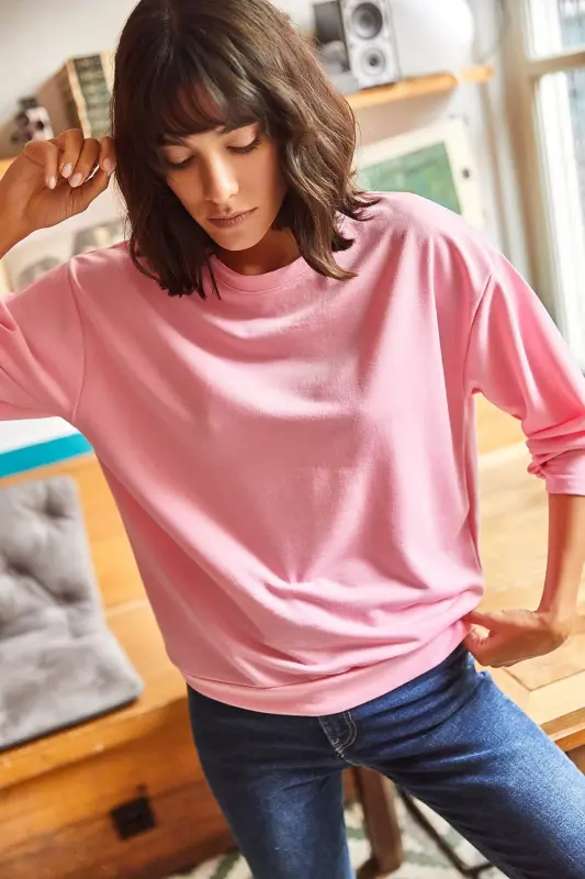 Kadın Düz Şeker Pembe Basic Yumuşak Dokulu Salaş Sweatshirt SWT-19000457 - Düz Şeker Pembe - OLALOOK