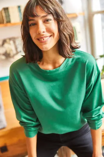 Kadın Düz Zümrüt Yeşili Basic Yumuşak Dokulu Salaş Sweatshirt SWT-19000457-Düz Zümrüt Yeşili - OLALOOK (1)
