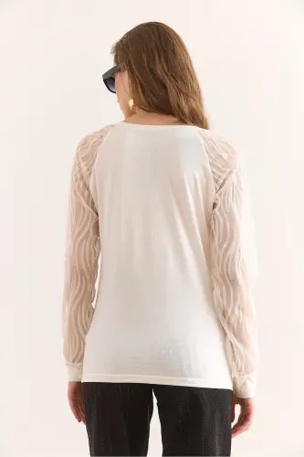 Kadın Ekru Kolu Flok Tül Detaylı V Yaka Viskon Bluz Blz-19002935 - Ekru - 6