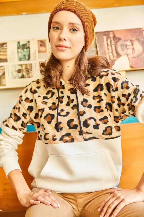 Kadın Ekru Leopar Polar Detaylı İçi Polarlı Kalın Sweatshirt SWT-19000470-Ekru Leopar - 4