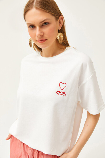 Kadın Ekru Mom Nakışlı 2 İplik Oversize Tişört TSH-19000785-Ekru - OLALOOK