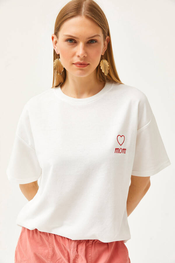 Kadın Ekru Mom Nakışlı 2 İplik Oversize Tişört TSH-19000785-Ekru - 3