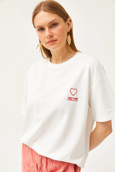 Kadın Ekru Mom Nakışlı 2 İplik Oversize Tişört TSH-19000785-Ekru - 4