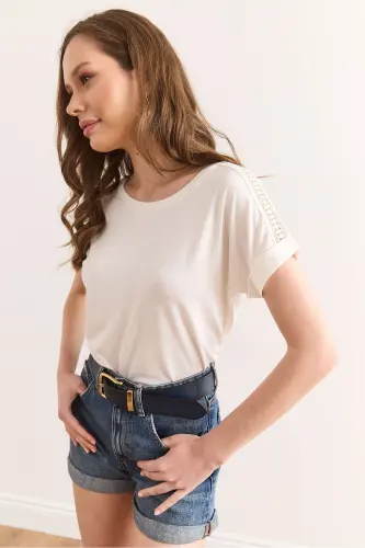 Kadın Ekru Omuzu Güpür Detaylı Örme Viskon Bluz Blz-19002929 - Ekru - 4