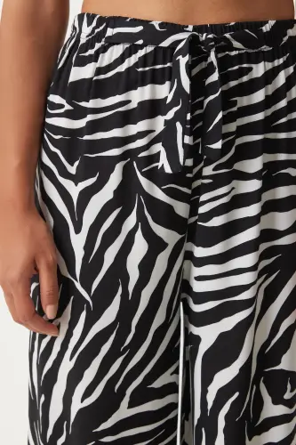 Kadın Ekru Siyah Desenli Dökümlü Viskon Palazzo Pantolon EN00606-Ekru Siyah - 5