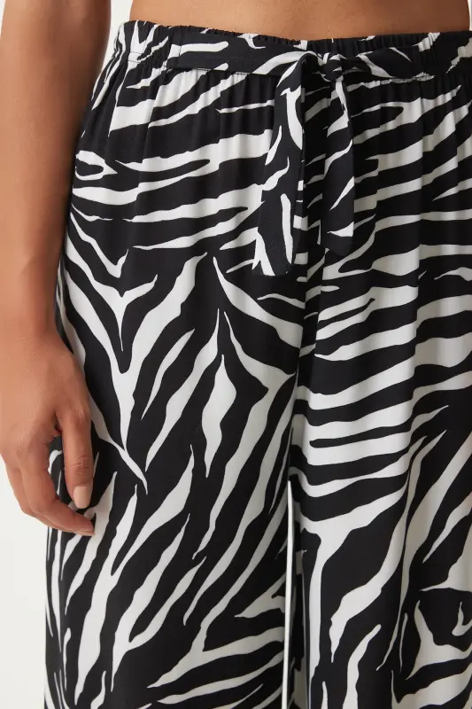 Kadın Ekru Siyah Desenli Dökümlü Viskon Palazzo Pantolon EN00606-Ekru Siyah - 5