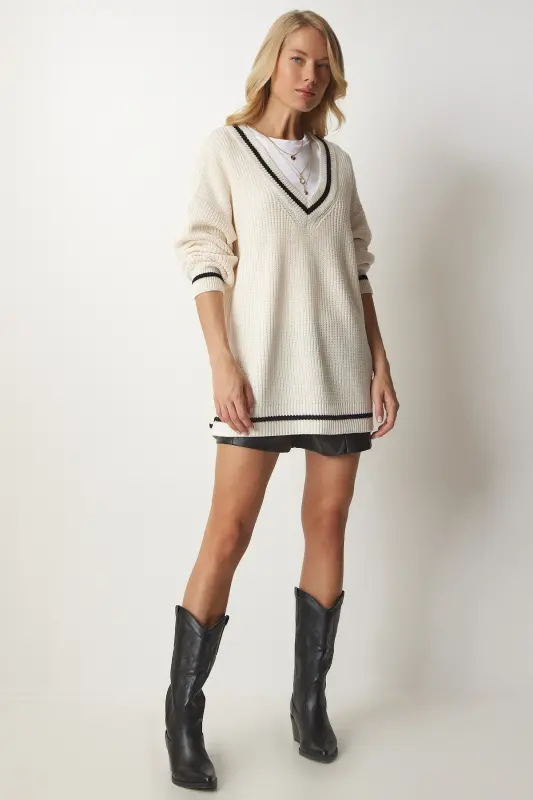 Kadın Ekru V Yaka Oversize Uzun Triko Kazak BP00140-Ekru - 3