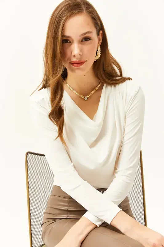 Kadın Ekru Vatkalı Pileli Degaje Yaka Bluz BLZ-19002419-Ekru - 3