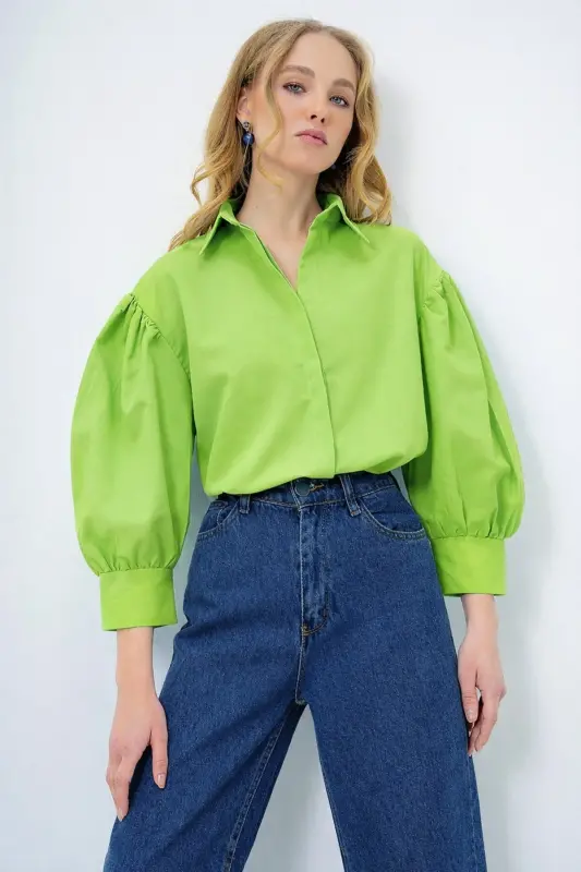 Kadın Fıstık Yeşili Balon Kol Desenli Baskılı Viscon Dokuma Gömlek ALC-X9654-FISTIK YEŞİLİ - 1