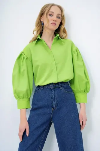 Kadın Fıstık Yeşili Balon Kol Desenli Baskılı Viscon Dokuma Gömlek ALC-X9654-FISTIK YEŞİLİ 