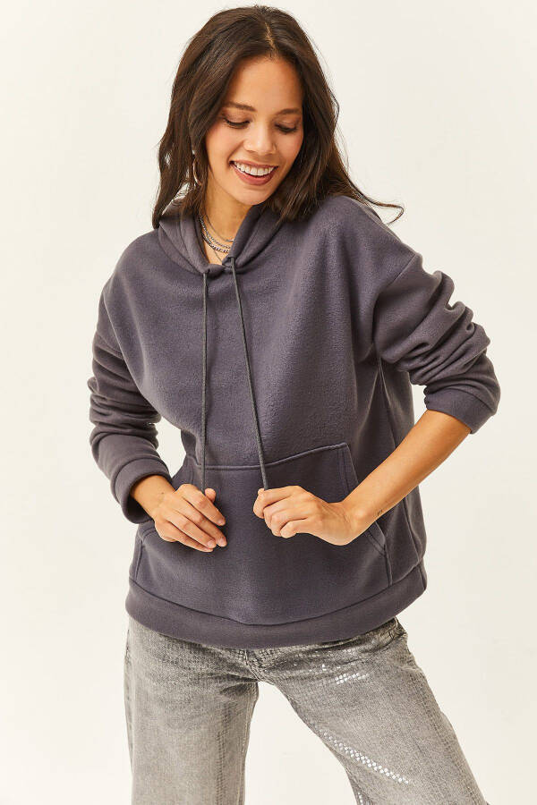 Kadın Füme Kapşonlu Kanguru Cepli Polar Sweatshirt SWT-19000435 - Füme - 1