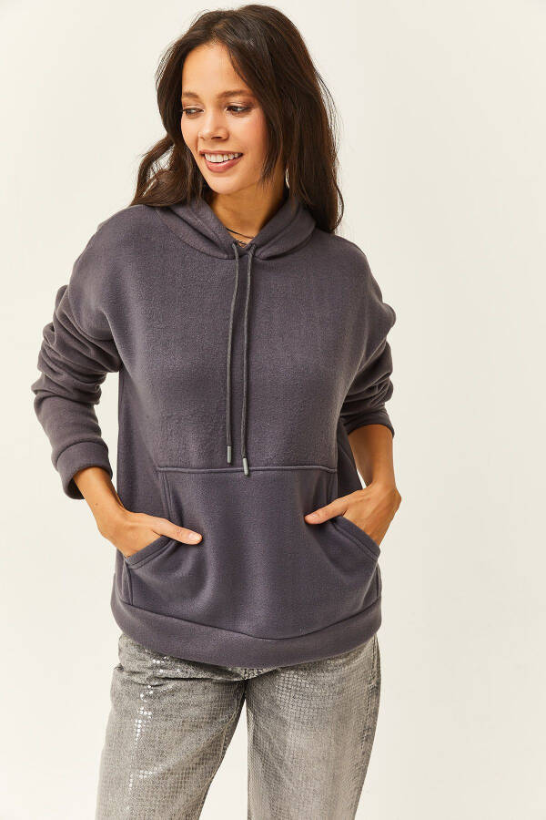 Kadın Füme Kapşonlu Kanguru Cepli Polar Sweatshirt SWT-19000435 - Füme - 3
