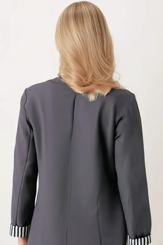 Kadın Füme Kol İçi Çizgili Tek Düğmeli Ceket ARM-22K001122-Füme - 3