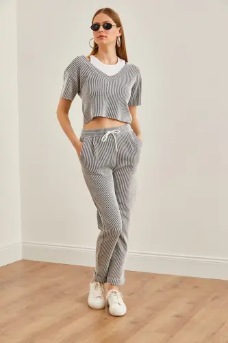 Kadın Füme Üst Garnili Bluz Alt Cepli Dar Paça Pantolon Takım TKM-19000292 - Füme - 4