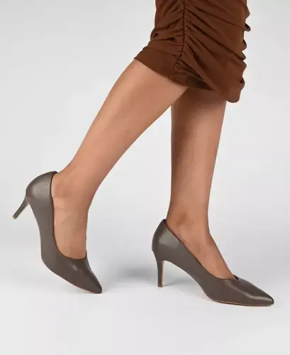 Women's Gabriella Pointed Toe Pumps - Truffle - 9