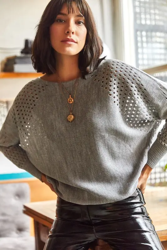 Kadın Gri Ajurlu Yarasa Oversize Triko Kazak-Gri - 2