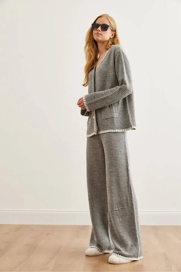 Kadın Gri Biye Detaylı Üst Hırka Alt Pantolon Triko Takım TKM-19000305-Gri - 4