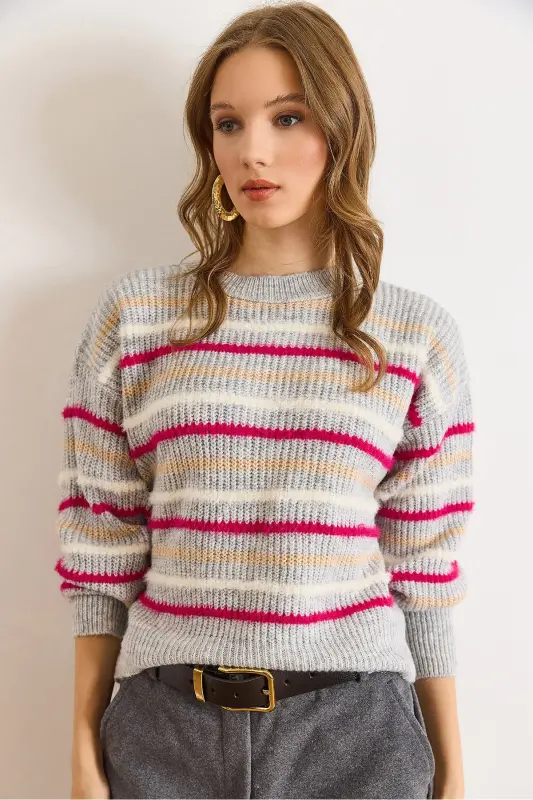 Kadın Gri Çizgili Sakal Detaylı Yumuşak Dokulu Triko Kazak KZK-19000893-Gri - 5