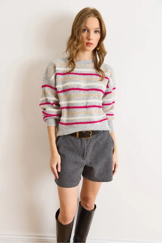 Kadın Gri Çizgili Sakal Detaylı Yumuşak Dokulu Triko Kazak KZK-19000893-Gri - 6