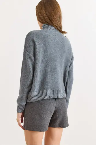 Kadın Gri Dik Yaka Ortası Saç Örgülü Triko Kazak KZK-19000912-Gri - OLALOOK (1)