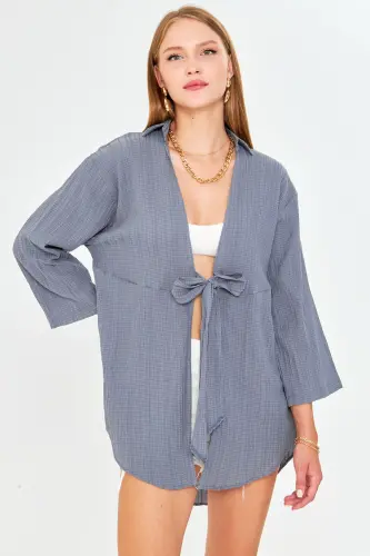 Kadın Gri Kendinden Çizgili Önden Bağlamalı Kimono Gömlek ARM-24Y001101-Gri 