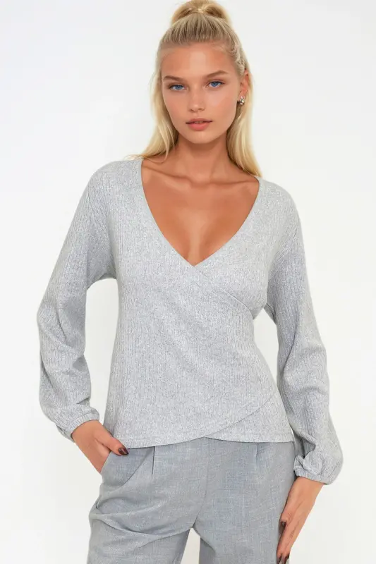 Kadın Gri Kruvaze Yaka Kolu Lastikli Bluz ALC-X12929-Gri - TREND ALAÇATI STILI