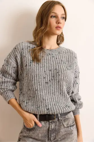 Kadın Gri Renk Detaylı Yumuşak Detaylı Oversize Triko Kazak KZK-19000862-Gri - 5